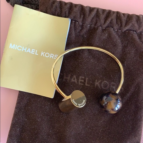 Michael Kors gold cuff bracelet - Picture 1 of 3